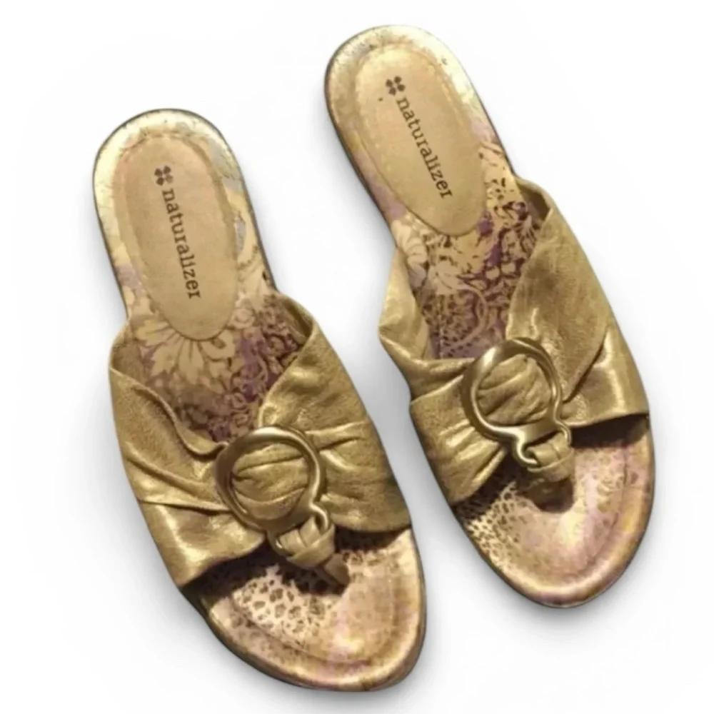 Naturalizer heel flip flops